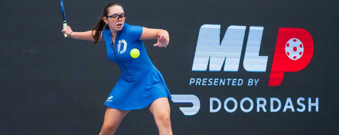 Jorja Johnson serving a ball.